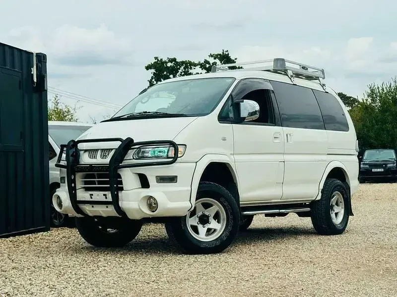 Used Mitsubishi Space Gear Active 185 HP (136 kW) 2006 White MPV