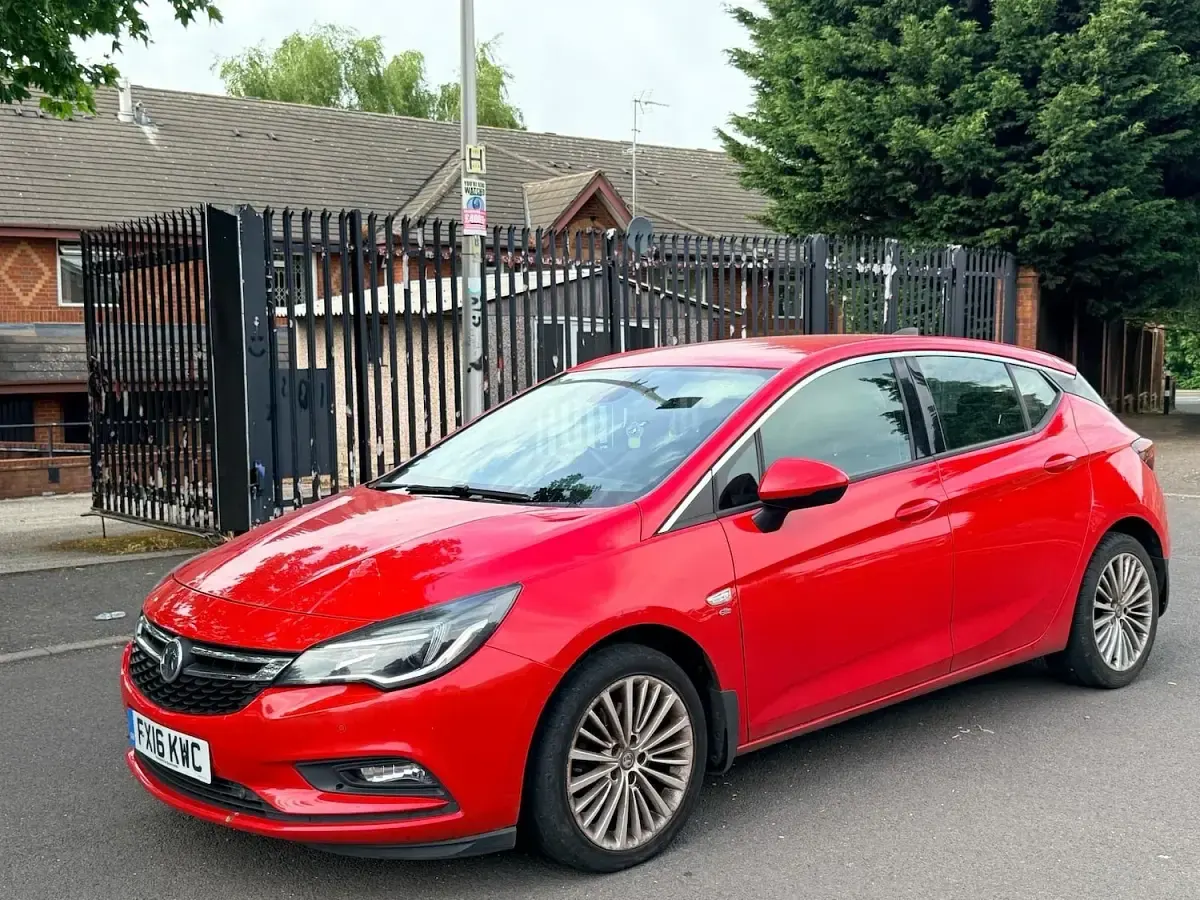 Used Vauxhall Astra Elite 136 HP (100 kW) 2016 Red Hatchback