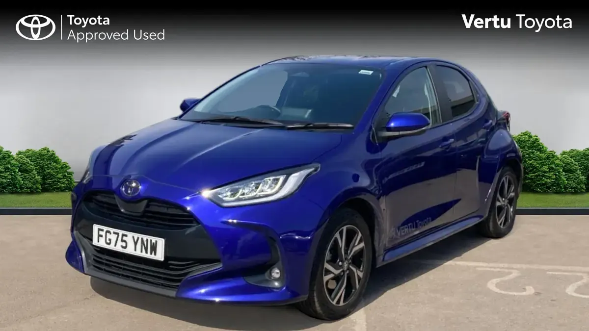 Used Toyota Yaris Design 116 HP (85 kW) 2025 Juniper blue (metallic paint) Hatchback