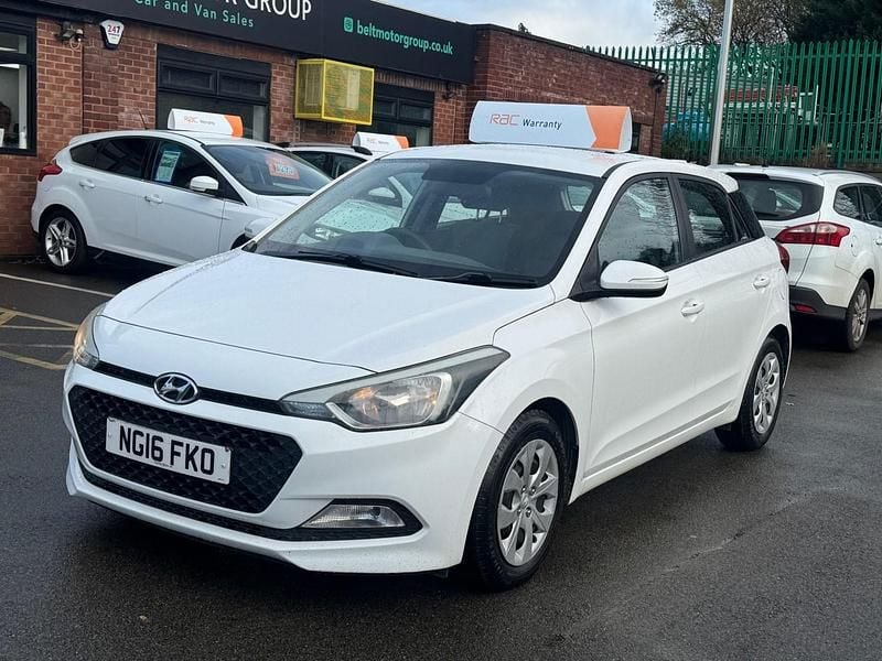 White Used 2016 Hyundai i20 Hatchback | £3,695 (Fair price) - Image 1/4