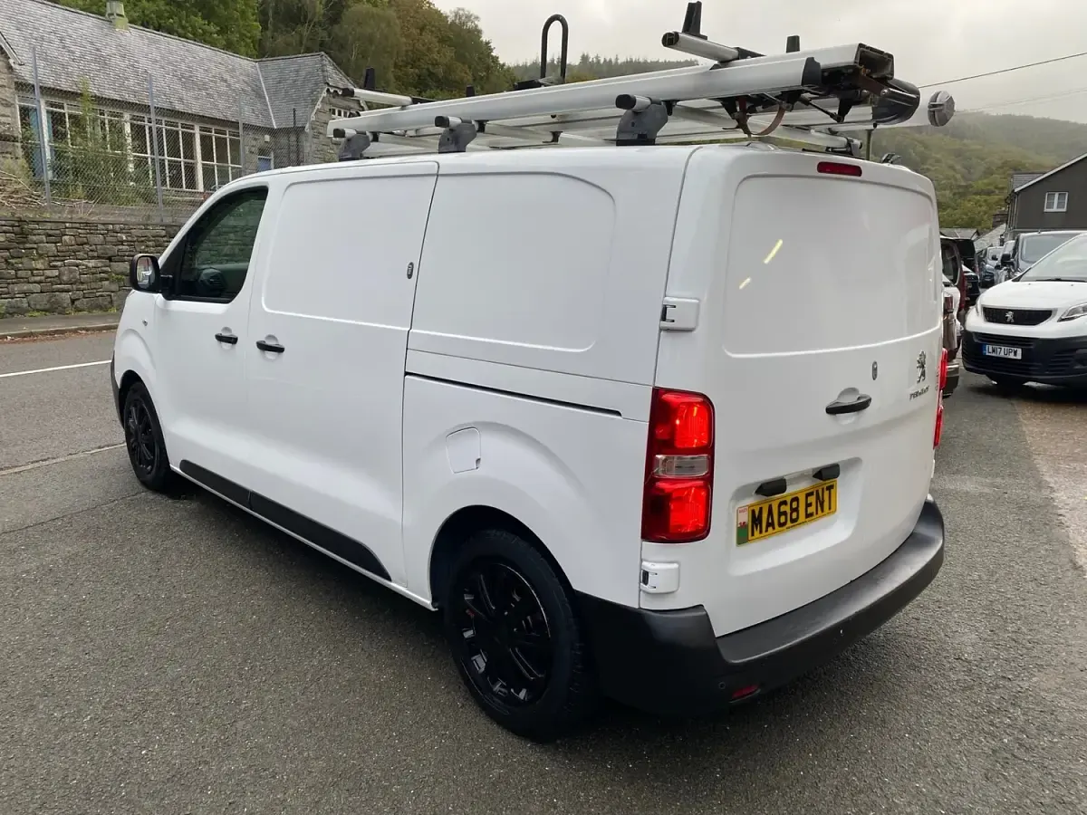 Used Peugeot Expert 2018 White Van