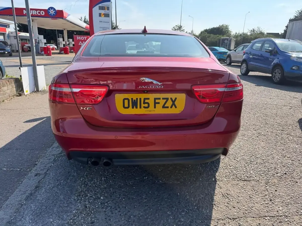 Used Jaguar XE R-Sport 180 HP (132 kW) 2015 Red Sedan