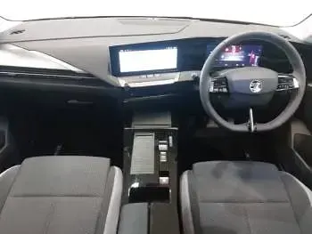 Usado Vauxhall Astra Design Edition 114 kW (156 CV) 2024 Amarillo Utilitario