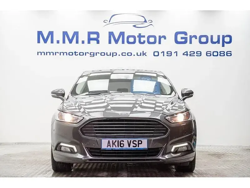 Usado Ford Mondeo Titanium 180 HP (132 kW) 2016 Cinzento Citadino