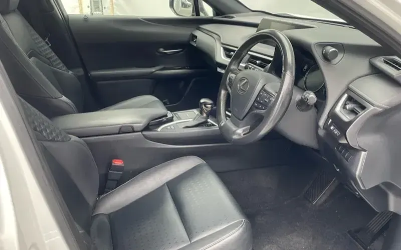 Used Lexus UX 184 HP (135 kW) 2022 White SUV