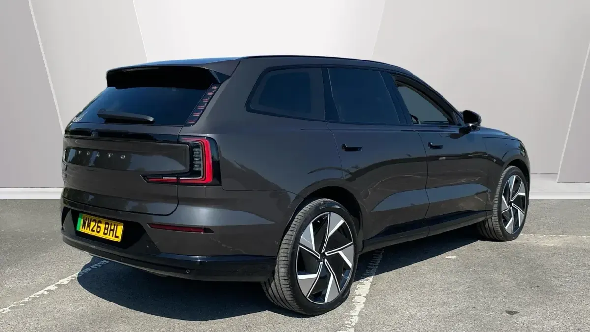 Used Volvo EX90 Ultra 300 kW (408 HP) 2026 Metallic  platinum grey SUV