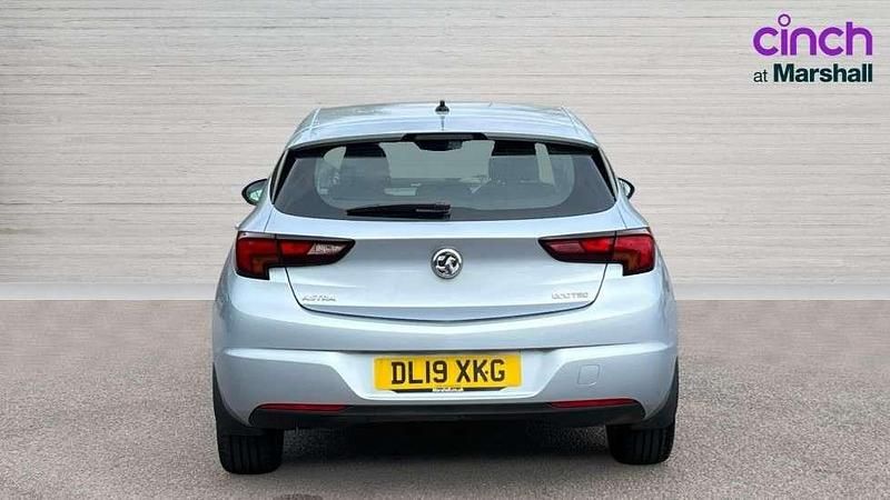 Used Vauxhall Astra SRi 105 HP (77 kW) 2019 Silver Hatchback