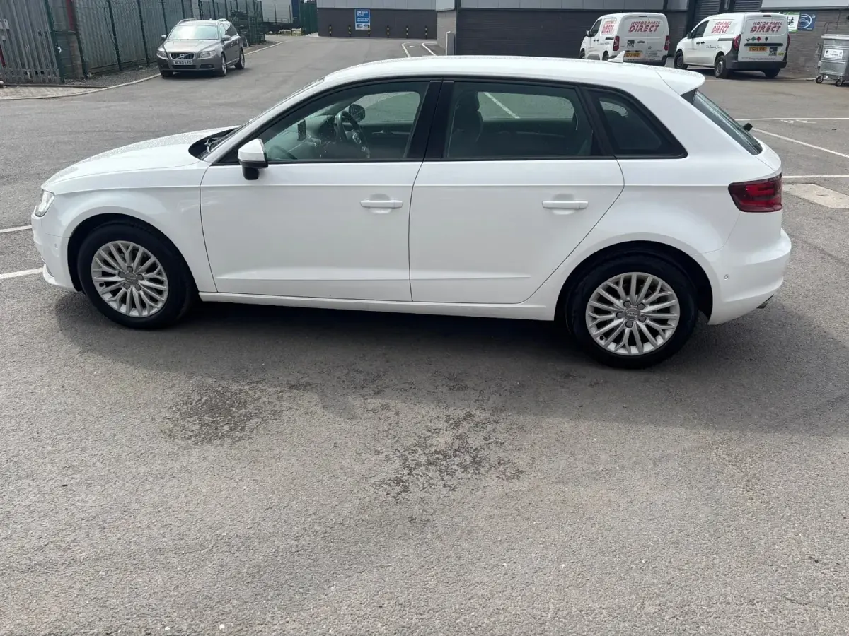 Used Audi A3 2015 White Hatchback