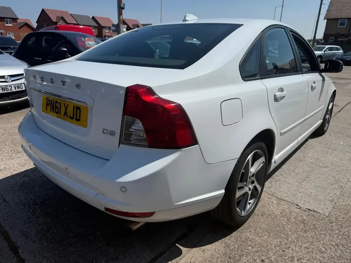 Used Volvo S40 SE 150 HP (110 kW) 2011 White Sedan