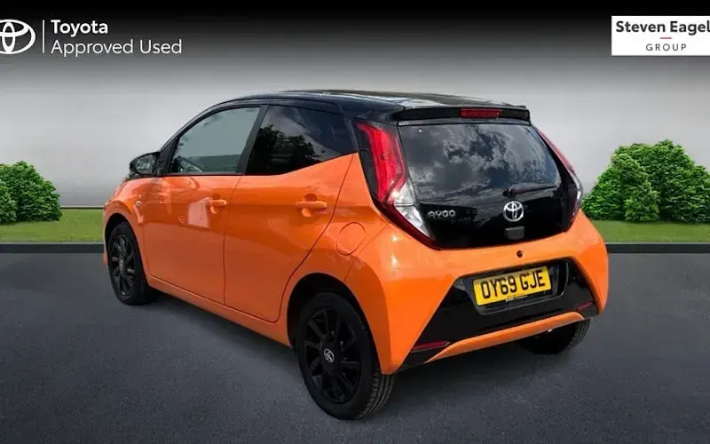 Used Toyota Aygo X-cite 72 HP (52 kW) 2019 Orange Hatchback