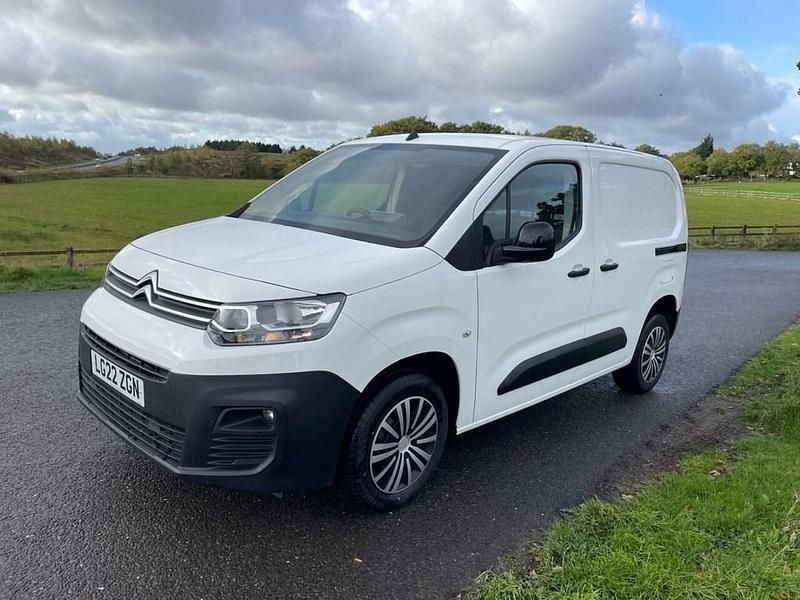 Usado Citroën Berlingo 100 HP (73 kW) 2022 Branco Monovolume