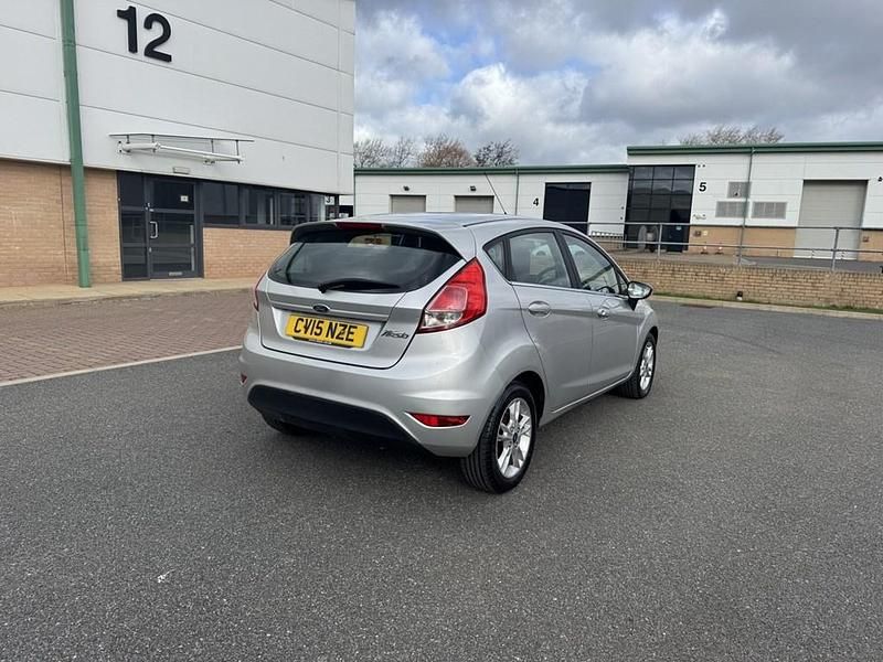Used Ford Fiesta Zetec 75 HP (55 kW) 2015 Silver Hatchback