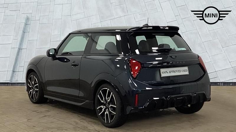 Usado Mini Cooper Hatch 113 kW (154 CV) 2025 Gris Utilitario