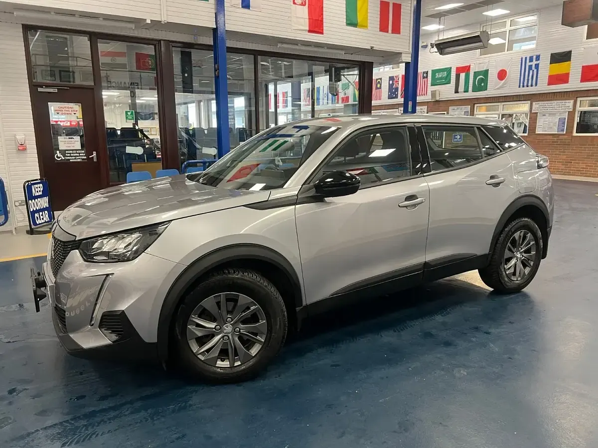 Used Peugeot 2008 Active Premium 110 HP (80 kW) 2022 Grey SUV