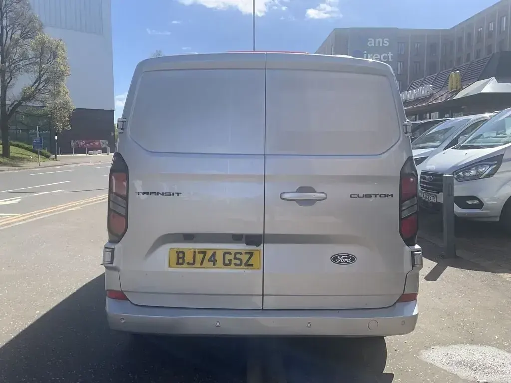 Usado Ford Transit Custom Limited 134 HP (98 kW) 2024 Prateado Van