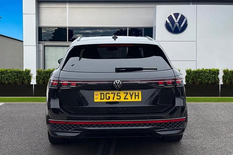 Begagnad VW Passat R-line 272 HK (200 kW) 2025 Svart Kombi