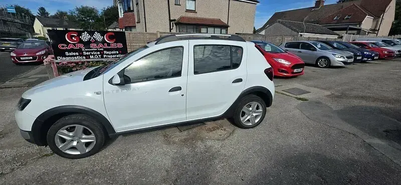 Used Dacia Sandero Stepway Ambiance 90 HP (66 kW) 2014 White Hatchback