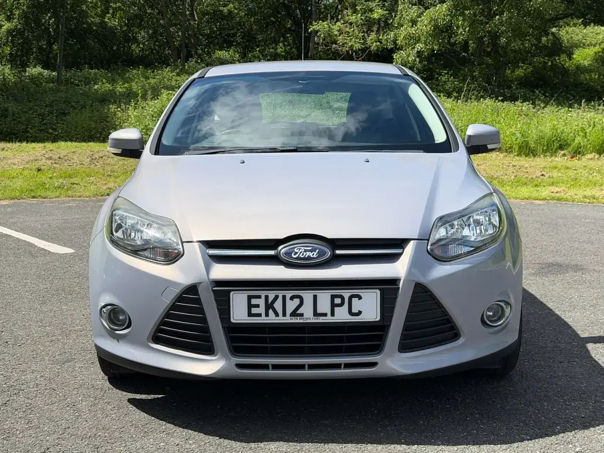 Used Ford Focus Zetec 125 HP (91 kW) 2012 Silver Hatchback