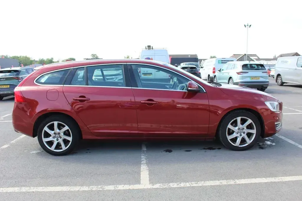 Used Volvo V60 SE Lux 2014 Red Estate