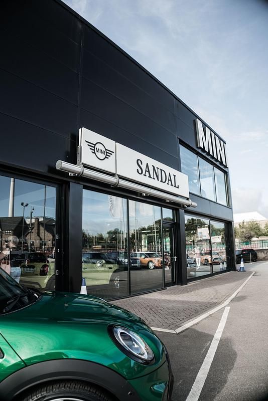 Used Mini Cooper Classic 134 HP (98 kW) 2022 Black Hatchback