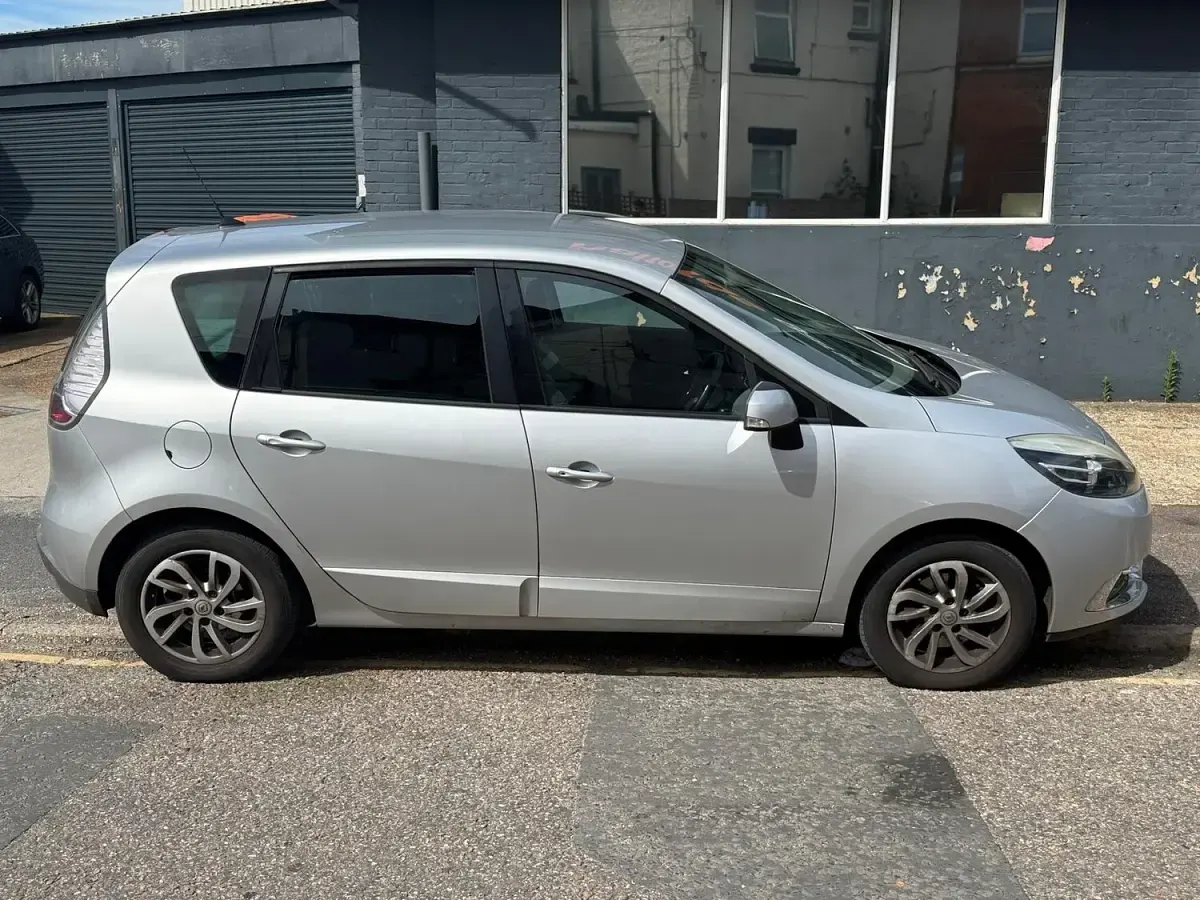 Used Renault Scénic III Dynamique 110 HP (80 kW) 2014 Silver MPV