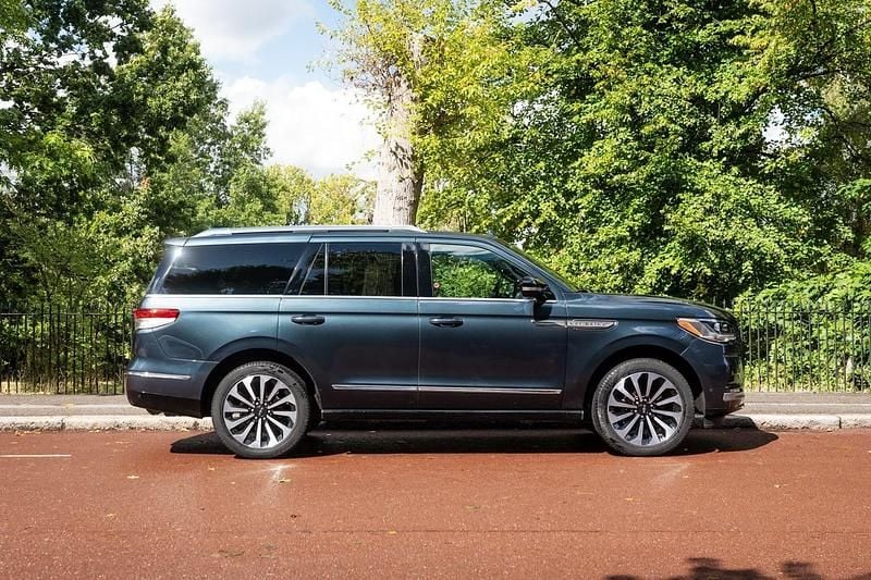 Used Lincoln Navigator 2024 Blue SUV