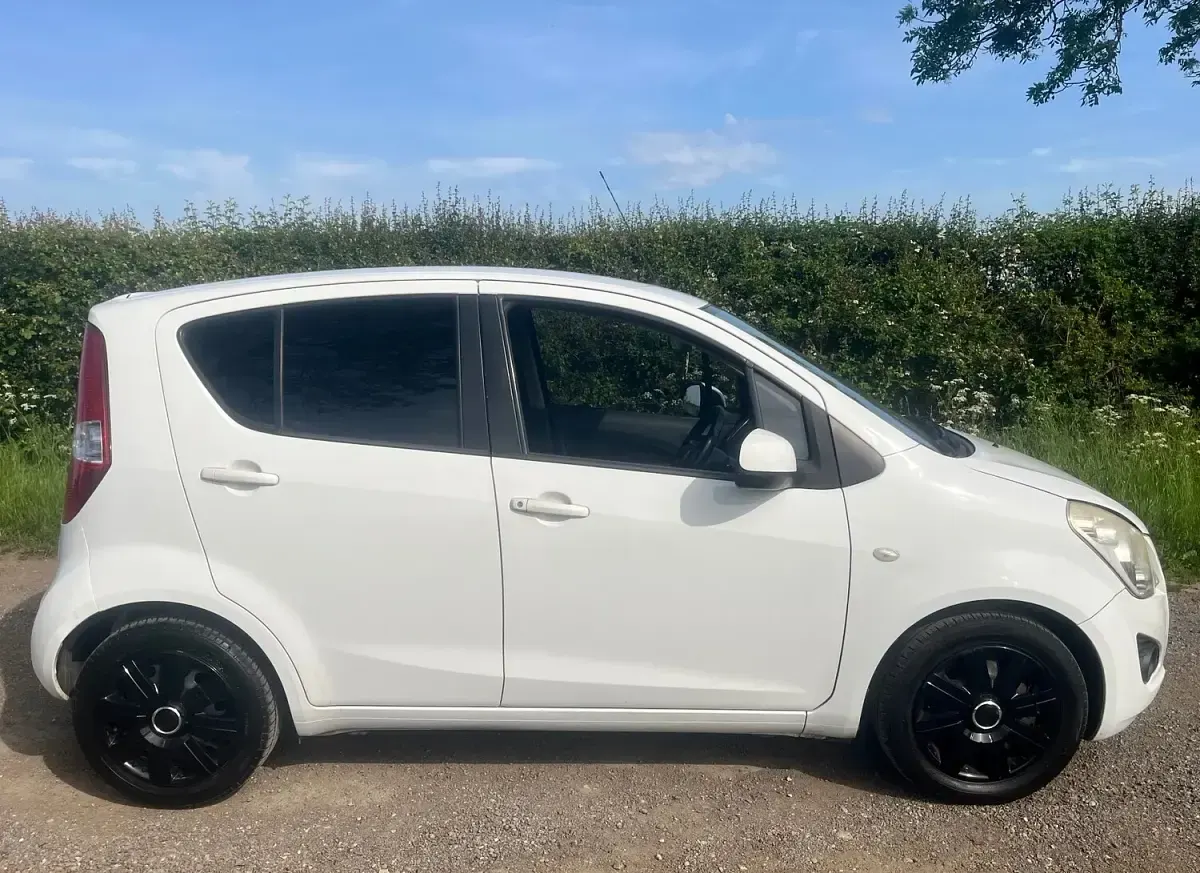 Used Suzuki Splash 2014 White Hatchback