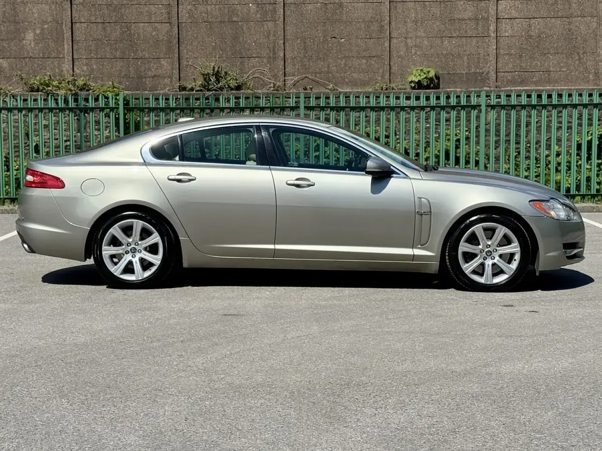 Used Jaguar XF Luxury 2010 Gold Sedan