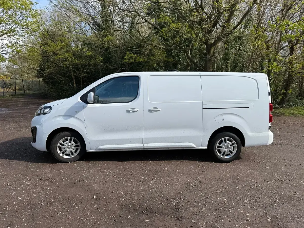 Used Vauxhall Vivaro Sportive 100 HP (73 kW) 2020 White MPV
