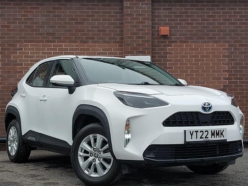 White Used 2022 Toyota Yaris Hybrid Estate | £18,698 (Good price) - Image 1/4
