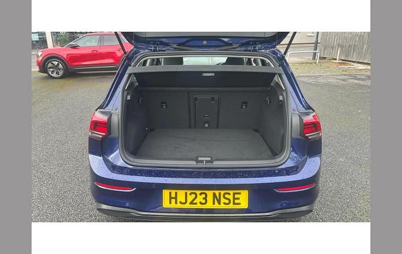 Used VW Golf VIII Life 131 HP (96 kW) 2023 Blue Hatchback