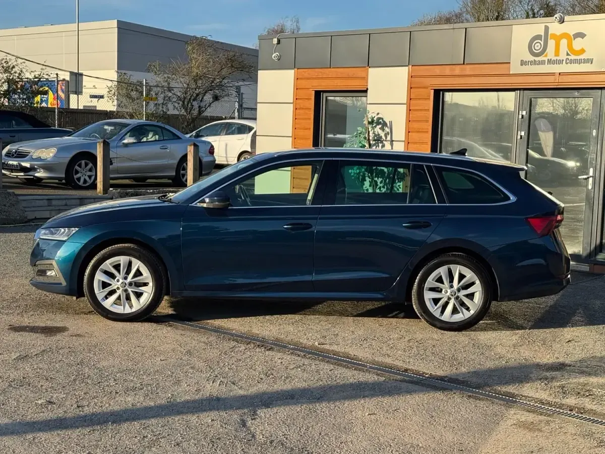 Usado Skoda Octavia SE L 150 CV (110 kW) 2022 Azul Familiar