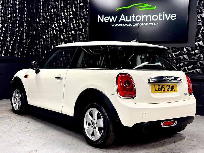 Begagnad Mini ONE Hatch 102 HK (75 kW) 2015 Vit Halvkombi