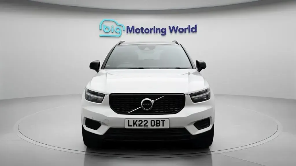 Used Volvo XC40 Plus 211 HP (155 kW) 2022 White SUV