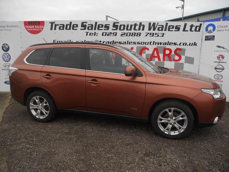 Red Used 2013 Mitsubishi Outlander SUV | £5,695 (Fair price) - Image 1/4