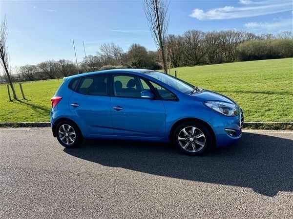 Electric blue Used 2018 Hyundai ix20 Premium Hatchback | £7,495 (Fair price) - Image 1/1