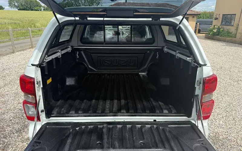 Used Isuzu D-Max 165 HP (121 kW) 2023 White Pickup