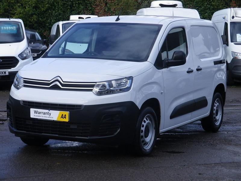 Used Citroën Berlingo 100 HP (73 kW) 2022 White MPV