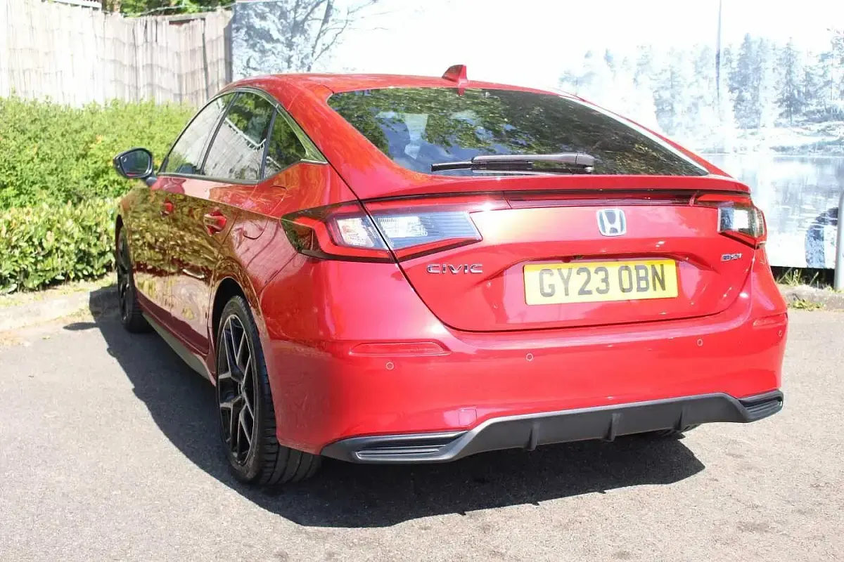 Used Honda Civic Advance 184 HP (135 kW) 2023 Crystal red Hatchback