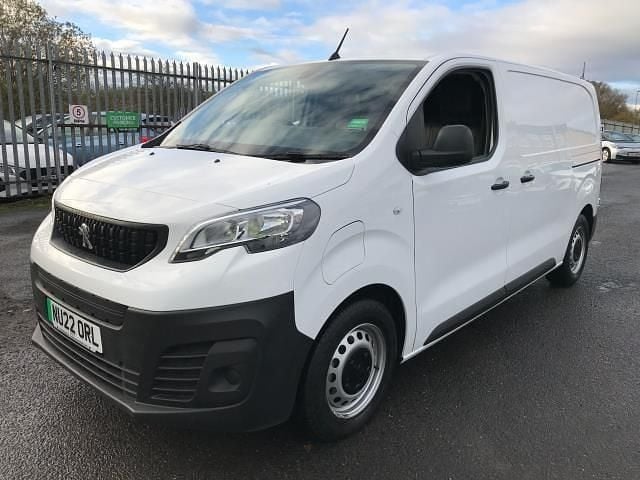 Used Peugeot e-Expert 100 kW (136 HP) 2022 White Van