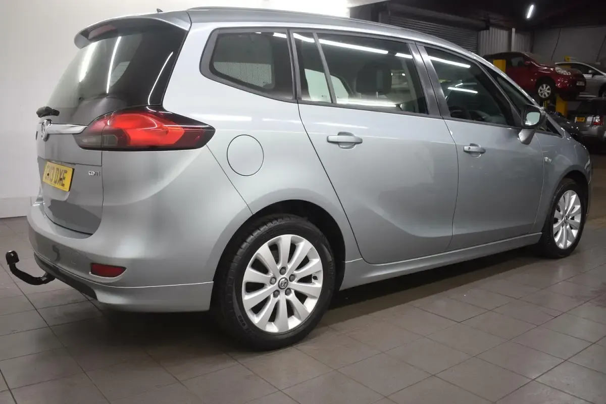 Used Vauxhall Zafira SRi 170 HP (125 kW) 2013 Silver MPV