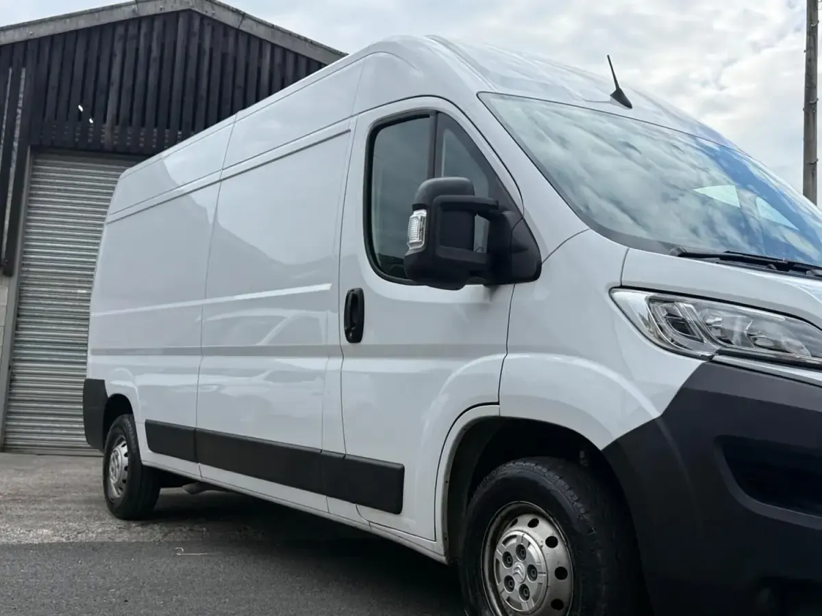 Usado Citroën Relay 140 HP (102 kW) 2023 Branco Van