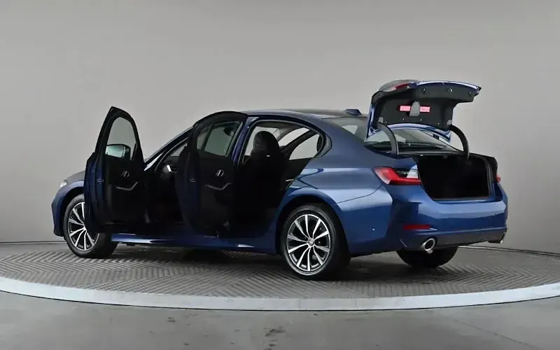 Used BMW 320 Sport Line 184 HP (135 kW) 2023 Blue Sedan