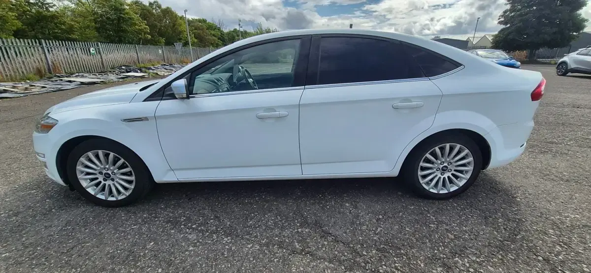Used Ford Mondeo Business Edition 2013 White Hatchback