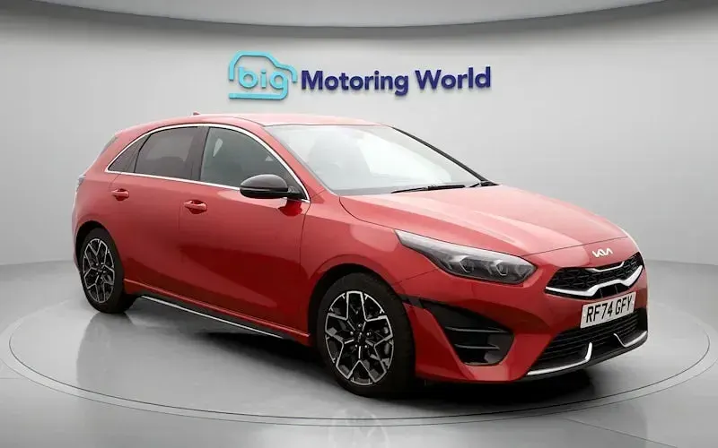 Usado Kia Ceed GT-Line 140 HP (102 kW) 2024 Vermelho Citadino