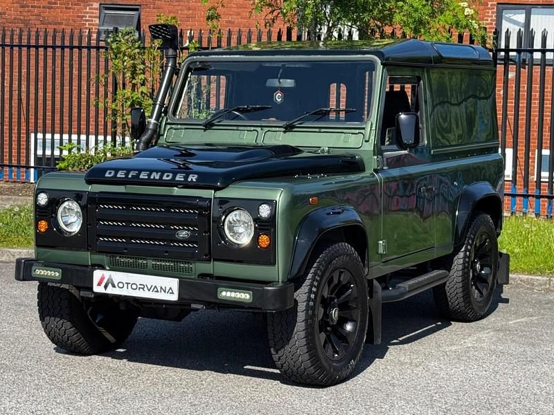 Used Land Rover Defender 120 HP (88 kW) 2005 Green Hatchback