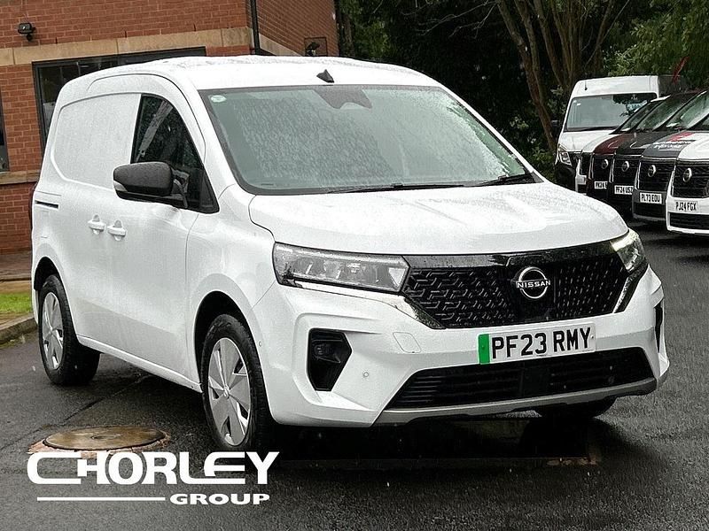White Used 2023 Nissan Townstar Tekna MPV | £11,027 (Good price) - Image 1/4