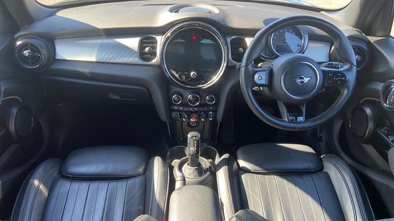 Używany Mini Cooper Exclusive 134 KM (98 kW) 2022 Niebieski Hatchback