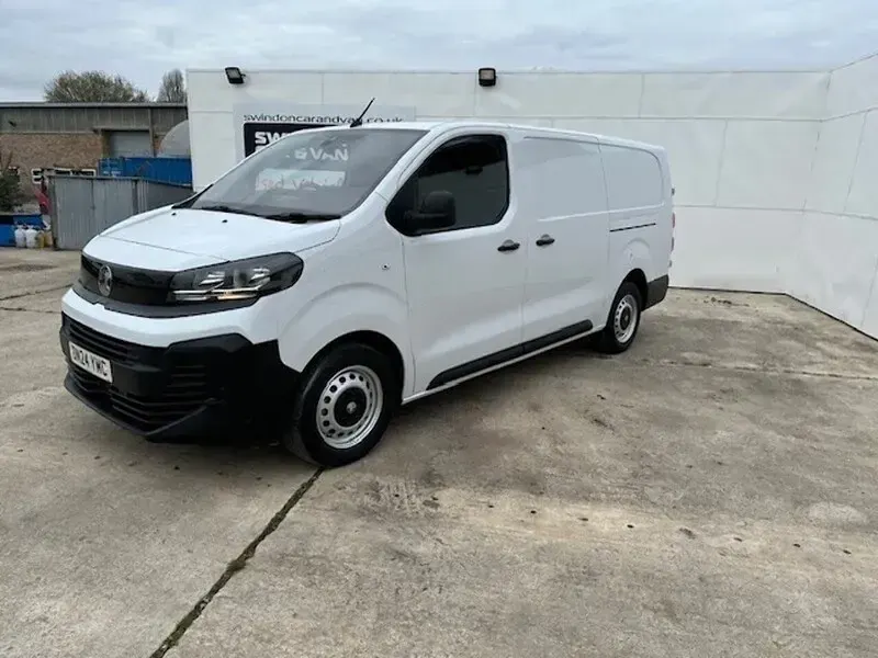 Usado Vauxhall Vivaro 145 HP (106 kW) 2024 Branco Monovolume