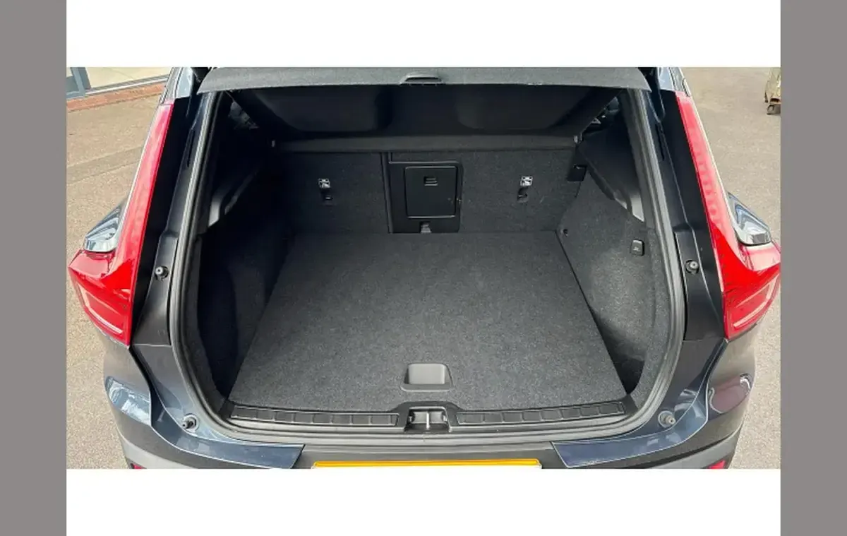 Used Volvo XC40 R-Design 161 HP (118 kW) 2022 Blue SUV